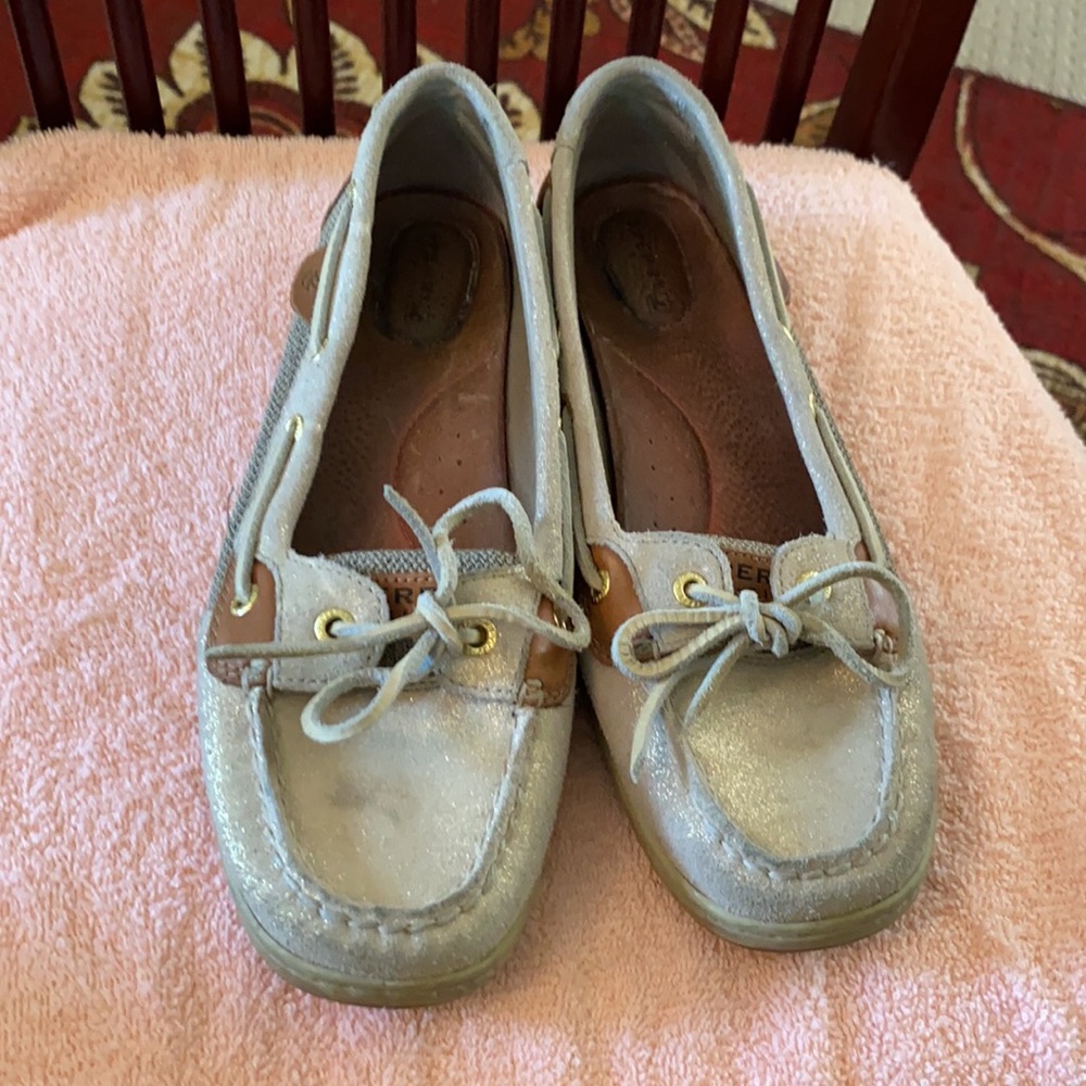 Shoes - Picture 3 of 8
